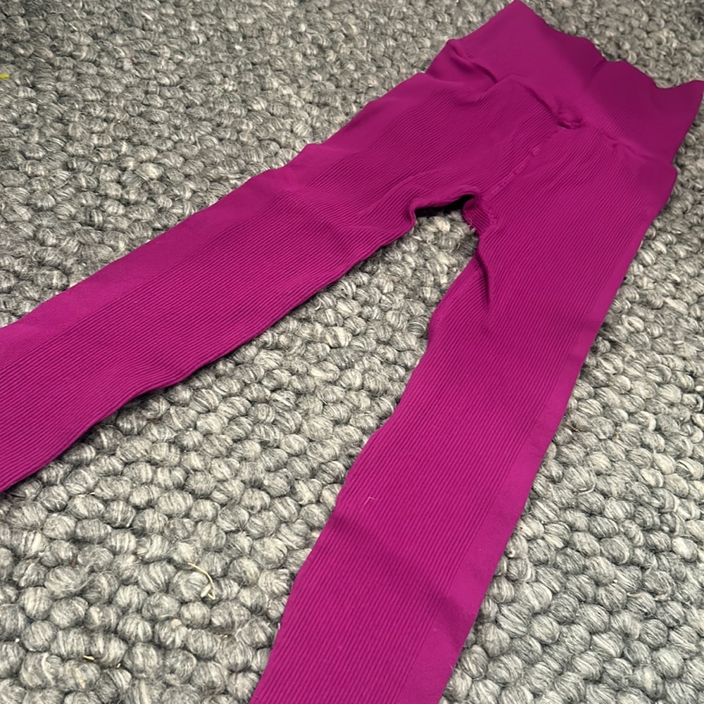 FREE PEOPLE MAGENTA RIBBED WORKOUT LEGGINGS